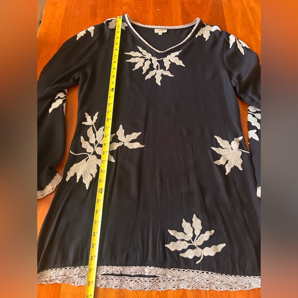 Scully Size Large Black With Gray Embroidery Tunic Top Lace Trim Western Boho - Picture 8 of 8